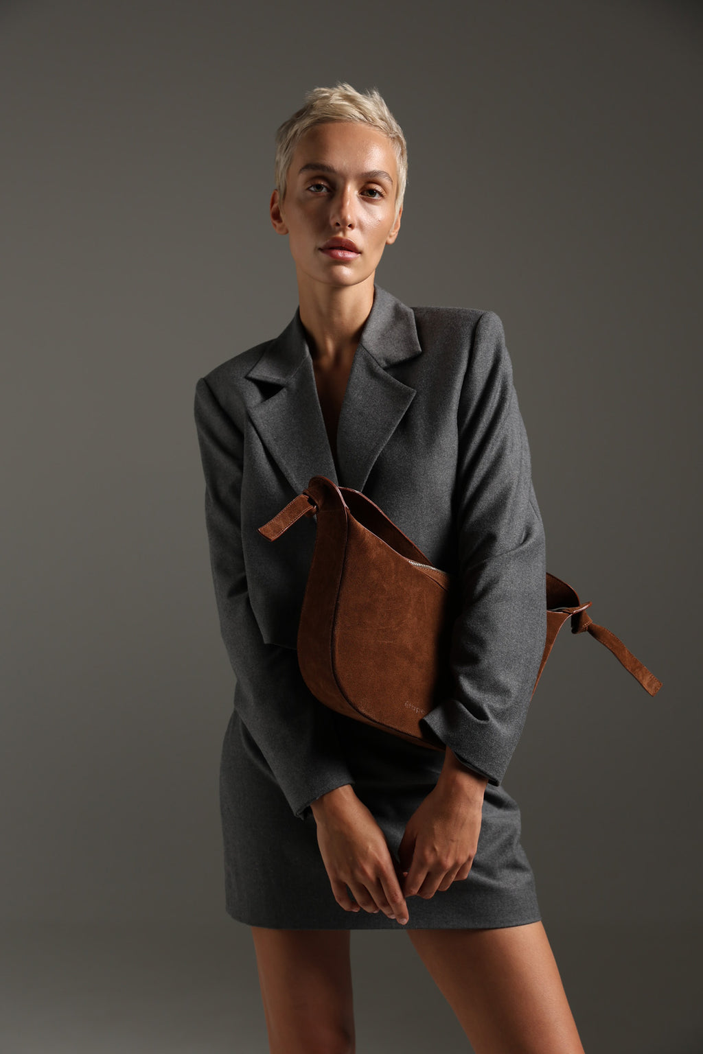 Geantă dama piele naturală de căprioară Etape Croissant Grande Chocolate Suede