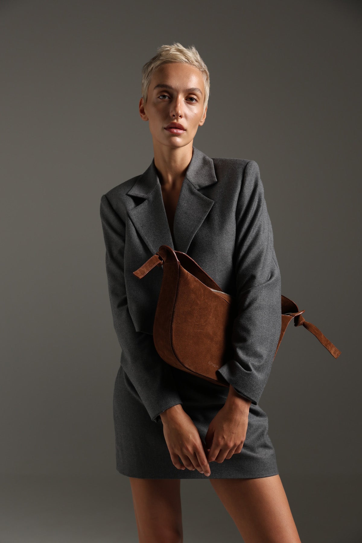 Geantă dama piele naturală de căprioară Etape Croissant Grande Chocolate Suede