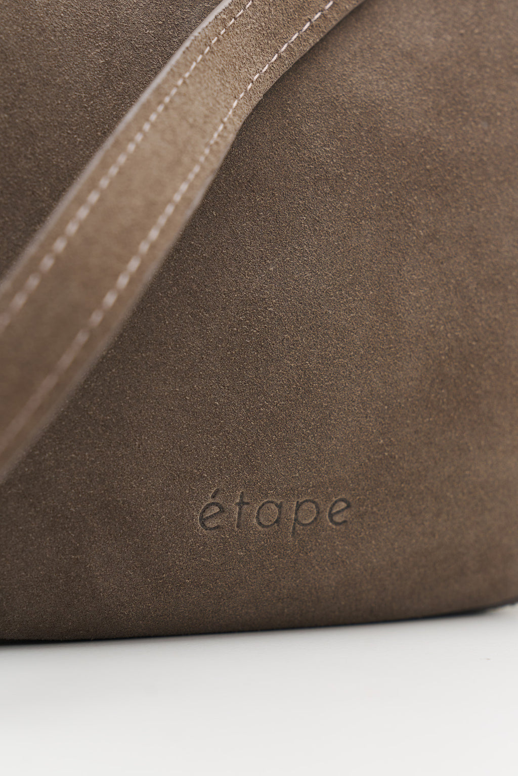 Geantă dama piele naturală de căprioară Etape Moon Truffle Suede